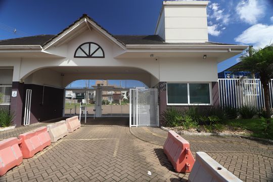 Fachada  de casa de condomínio à venda com 3 quartos, 150m² em Fátima, Canoas