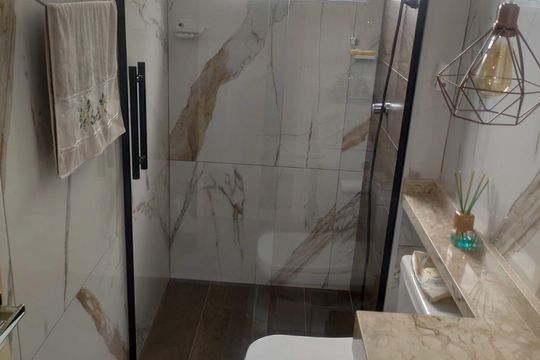 Banheiro de apartamento à venda com 3 quartos, 68m² em Horto Santo Antonio, Jundiaí