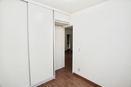Quarto 2 de apartamento para alugar com 2 quartos, 49m² em Camargos, Belo Horizonte