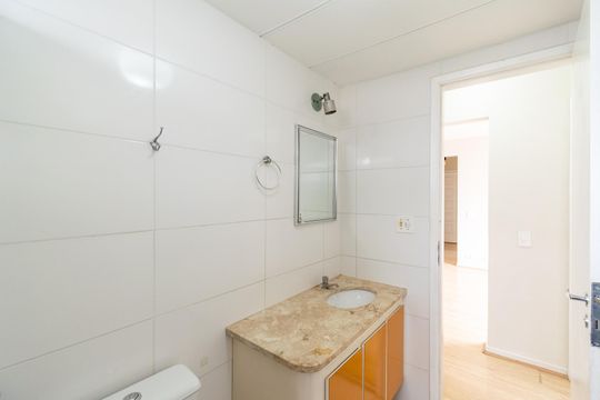 Banheiro  de apartamento para alugar com 2 quartos, 59m² em Vila Alexandria, São Paulo