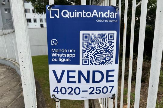 Plaquinha Instalada código ZORR-101 de apartamento à venda com 2 quartos, 69m² em Morro Santana, Porto Alegre