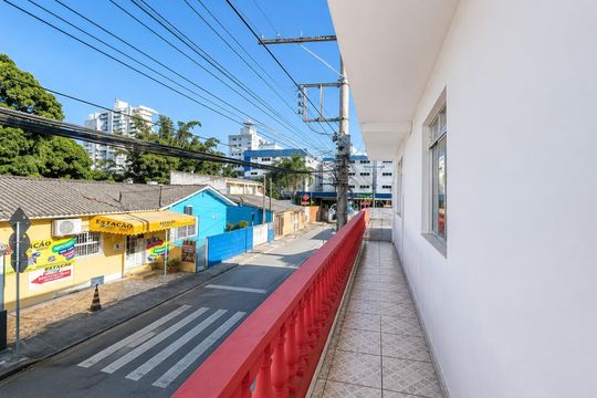 Varanda de casa para alugar com 3 quartos, 150m² em Barreiros, São José