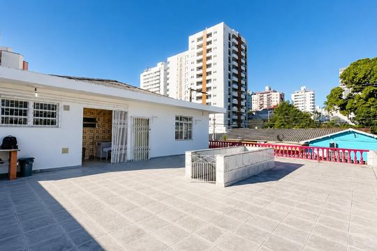 Área externa de casa para alugar com 3 quartos, 150m² em Barreiros, São José