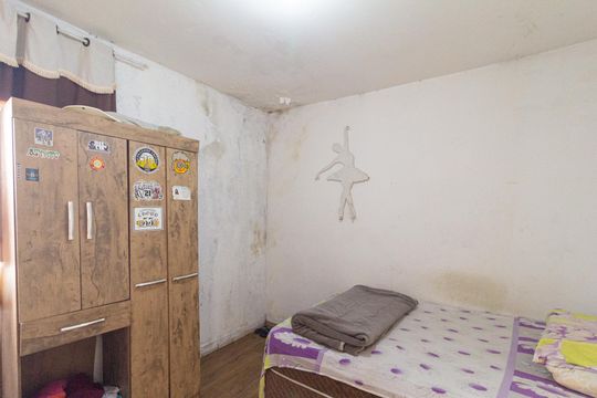 Quarto 1 de casa para alugar com 2 quartos, 212m² em Vila Silviania, Carapicuíba