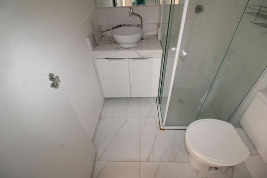 Banheiro de apartamento à venda com 2 quartos, 42m² em Vila Santa Maria, São Paulo