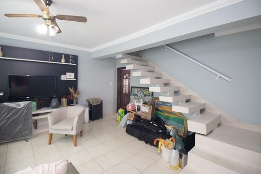 Casa para alugar com 3 quartos, 200m² em Vila Sao Pedro, Guarulhos