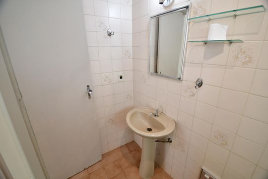 Banheiro de apartamento à venda com 1 quarto, 47m² em Chácara da Barra, Campinas
