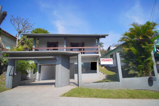 Fachada de casa à venda com 2 quartos, 159m² em Rincão, Novo Hamburgo