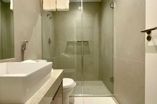 Banheiro de kitnet/studio para alugar com 1 quarto, 49m² em Sumaré, São Paulo