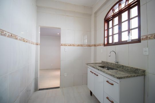 Cozinha de casa para alugar com 1 quarto, 30m² em Bonsucesso, Rio de Janeiro
