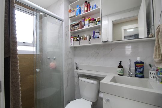 Banheiro Social de apartamento à venda com 2 quartos, 43m² em Anil, Rio de Janeiro