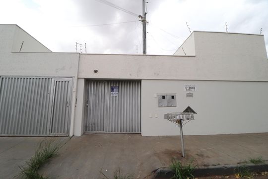 Plaquinha de casa para alugar com 2 quartos, 50m² em Santa Mônica, Uberlândia