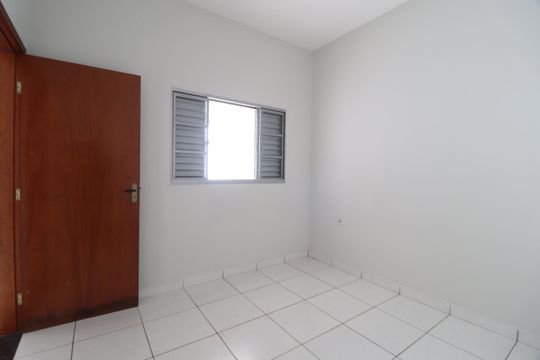Quarto 2 de casa para alugar com 2 quartos, 50m² em Santa Mônica, Uberlândia