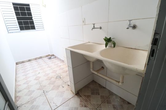 Área de Serviço de casa para alugar com 2 quartos, 50m² em Santa Mônica, Uberlândia
