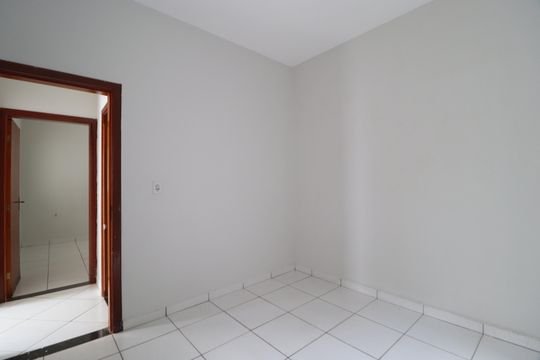 Quarto 1 de casa para alugar com 2 quartos, 50m² em Santa Mônica, Uberlândia