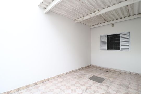 Garagem de casa para alugar com 2 quartos, 50m² em Santa Mônica, Uberlândia