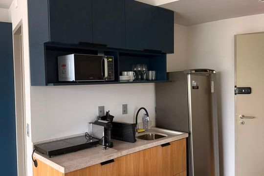 Cozinha de kitnet/studio para alugar com 1 quarto, 40m² em Barra da Tijuca, Rio de Janeiro