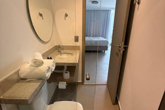 Banheiro de kitnet/studio à venda com 1 quarto, 40m² em Barra da Tijuca, Rio de Janeiro