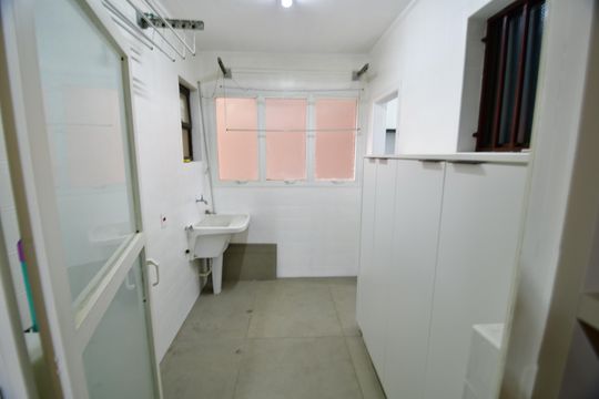 Área de Serviço de apartamento para alugar com 2 quartos, 96m² em Cambuí, Campinas