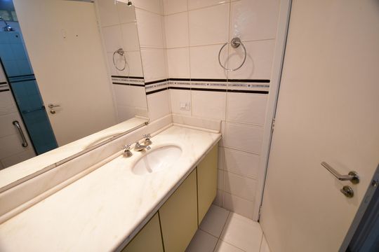 Banheiro Suíte de apartamento para alugar com 2 quartos, 96m² em Cambuí, Campinas