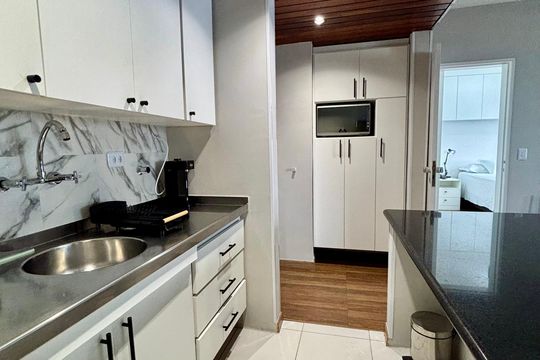 Cozinha de apartamento para alugar com 1 quarto, 56m² em Alphaville Industrial, Barueri