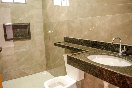 Banheiro de casa à venda com 3 quartos, 80m² em Residencial Sao Leopoldo, Goiânia