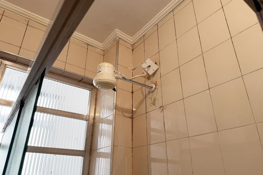 Banheiro de apartamento para alugar com 2 quartos, 114m² em Gonzaga, Santos