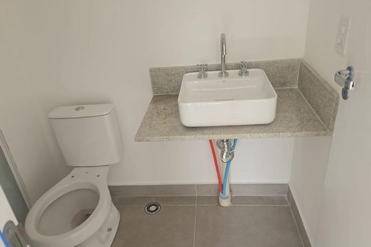 Banheiro de apartamento à venda com 1 quarto, 28m² em Vila Mariana, São Paulo