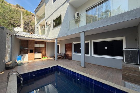 Frente da casa de casa de condomínio para alugar com 5 quartos, 350m² em Jacarepaguá, Rio de Janeiro