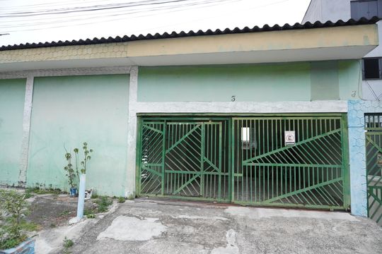Fachada de casa para alugar com 2 quartos, 100m² em Jardim Santa Teresinha, São Paulo