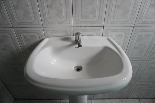 Banheiro social de casa para alugar com 2 quartos, 100m² em Jardim Santa Teresinha, São Paulo