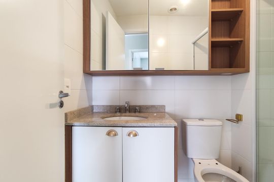 Banheiro Social de apartamento para alugar com 2 quartos, 69m² em Jardim Prudência, São Paulo
