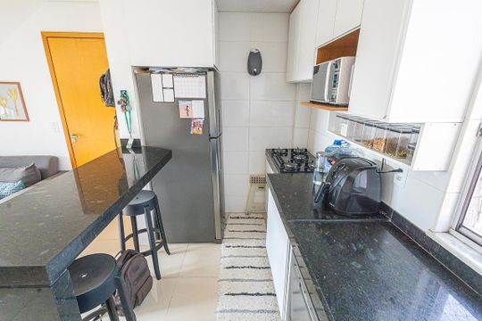 Cozinha americana de apartamento à venda com 2 quartos, 80m² em São João Batista, Belo Horizonte