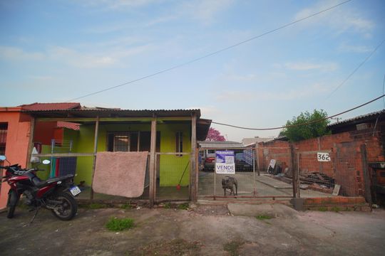 Fachada de casa à venda com 2 quartos, 80m² em Campina, São Leopoldo