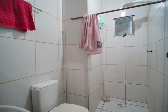 Banheiro social de casa à venda com 2 quartos, 80m² em Campina, São Leopoldo
