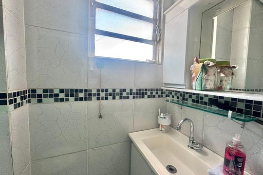 Banheiro de apartamento à venda com 1 quarto, 52m² em Havaí, Belo Horizonte