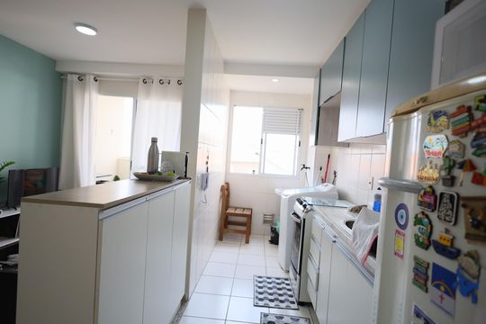Cozinha e Área de Serviço de apartamento à venda com 2 quartos, 49m² em Conceicao, Osasco