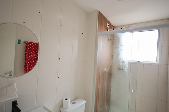 Banheiro de apartamento à venda com 2 quartos, 49m² em Conceicao, Osasco
