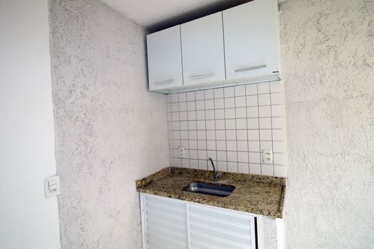 Cozinha de kitnet/studio para alugar com 1 quarto, 32m² em Cordovil, Rio de Janeiro