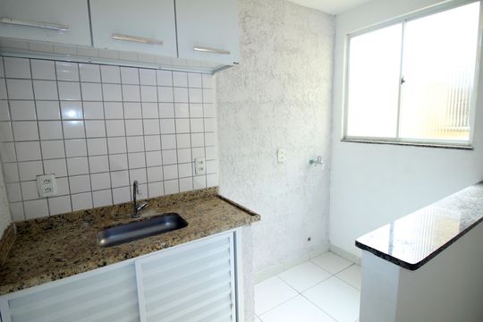 Cozinha de kitnet/studio para alugar com 1 quarto, 32m² em Cordovil, Rio de Janeiro