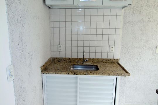 Cozinha de kitnet/studio para alugar com 1 quarto, 32m² em Cordovil, Rio de Janeiro