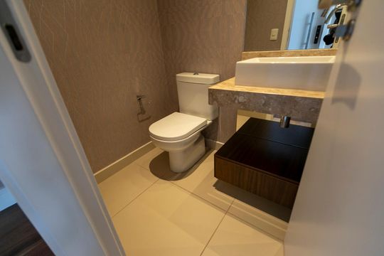 LAVABO de apartamento à venda com 4 quartos, 189m² em Cambuí, Campinas