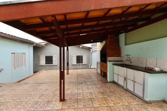 Quintal de casa à venda com 3 quartos, 321m² em Vila Lemos, Campinas