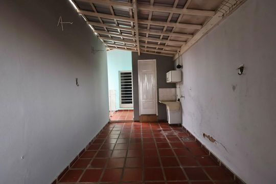 Garagem de casa à venda com 3 quartos, 321m² em Vila Lemos, Campinas