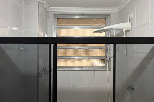 Banheiro de apartamento para alugar com 1 quarto, 62m² em Boqueirão, Santos
