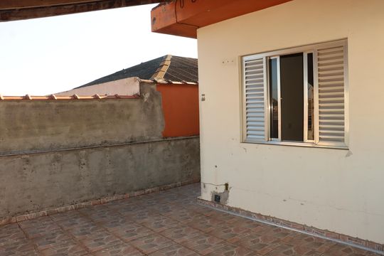 Área externa de casa para alugar com 2 quartos, 70m² em Vila Ester, São Paulo