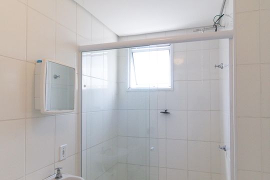 Banheiro de apartamento à venda com 2 quartos, 49m² em Parque Fongaro, São Paulo