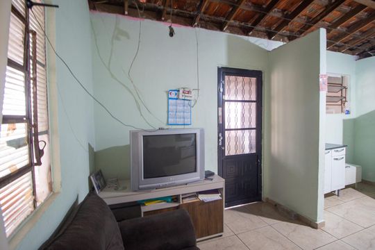Sala  de casa para alugar com 2 quartos, 50m² em Jardim Santa Marina, Sorocaba