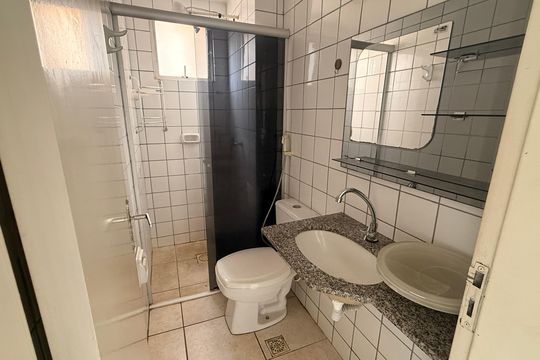 Banheiro Social de apartamento para alugar com 2 quartos, 50m² em Condominio Santa Rita, Goiânia