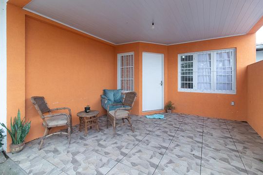Fachada de casa à venda com 2 quartos, 145m² em Espírito Santo, Porto Alegre